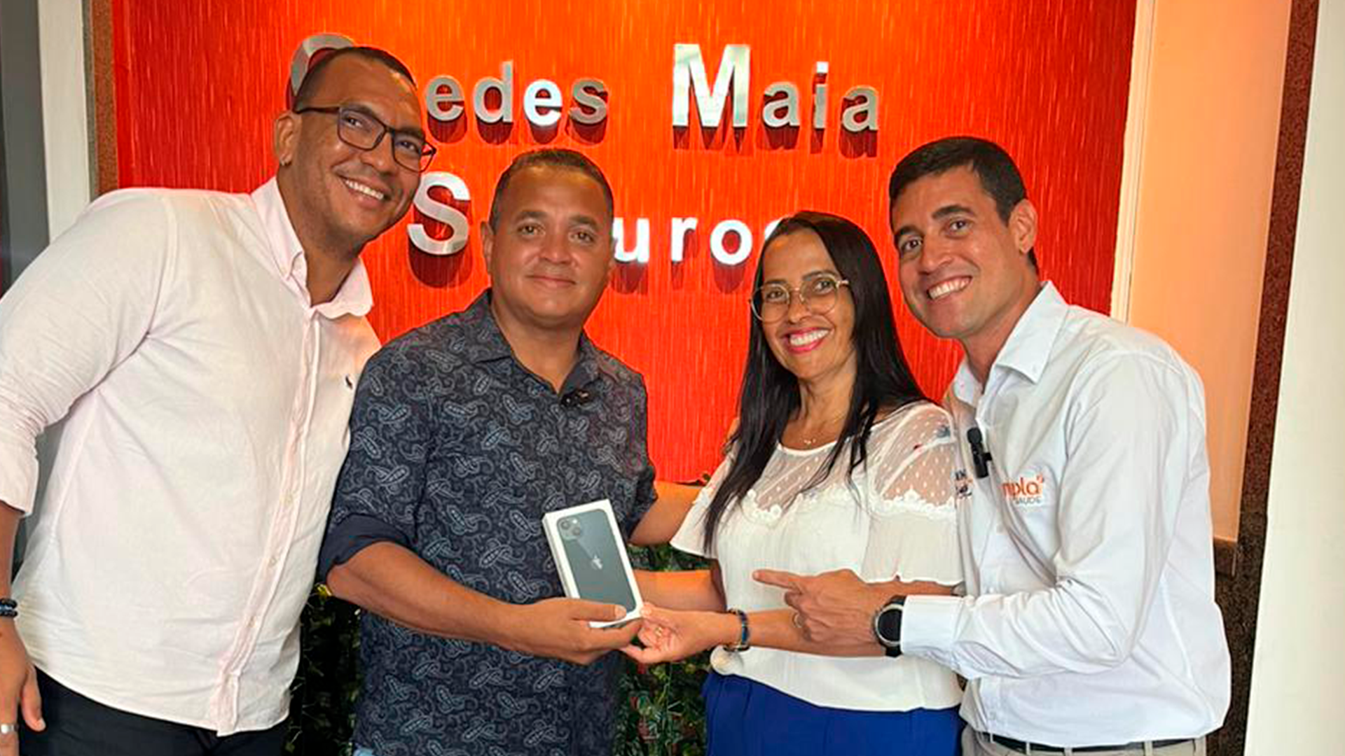 Sucesso no Show de Prêmios: Corretor da Guedes Maia vence e leva para casa um iPhone 13! — Mount Hermon